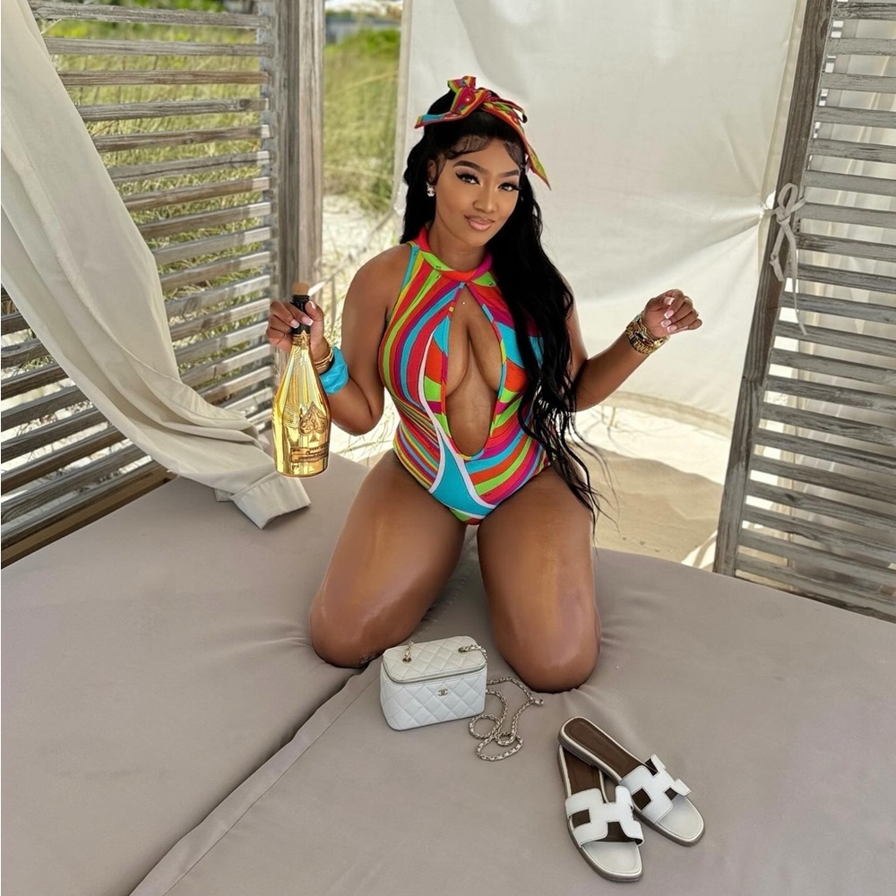 Meet your Posher, Nyietra